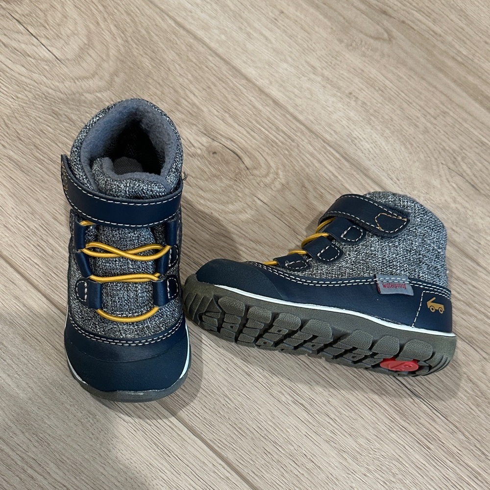 See Kai Run Sam Navy and Gray waterproof toddler size  6 Boots